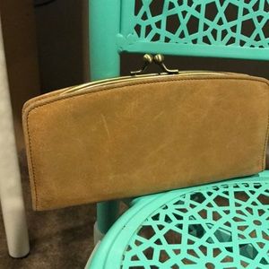 Hobo International camel tan leather clutch wallet